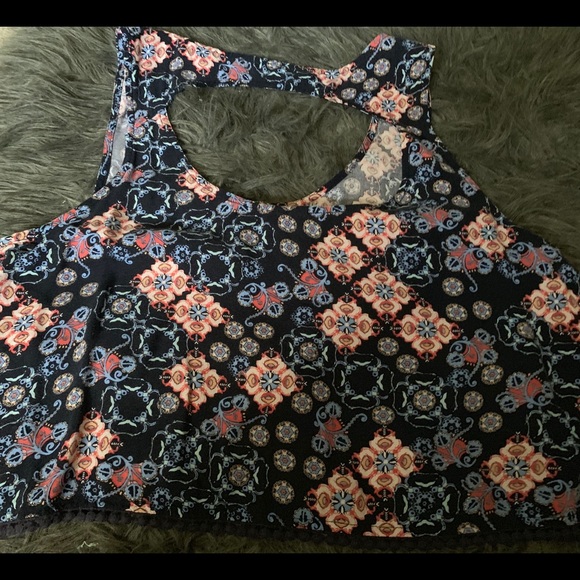 Crop tank - Picture 2 of 3